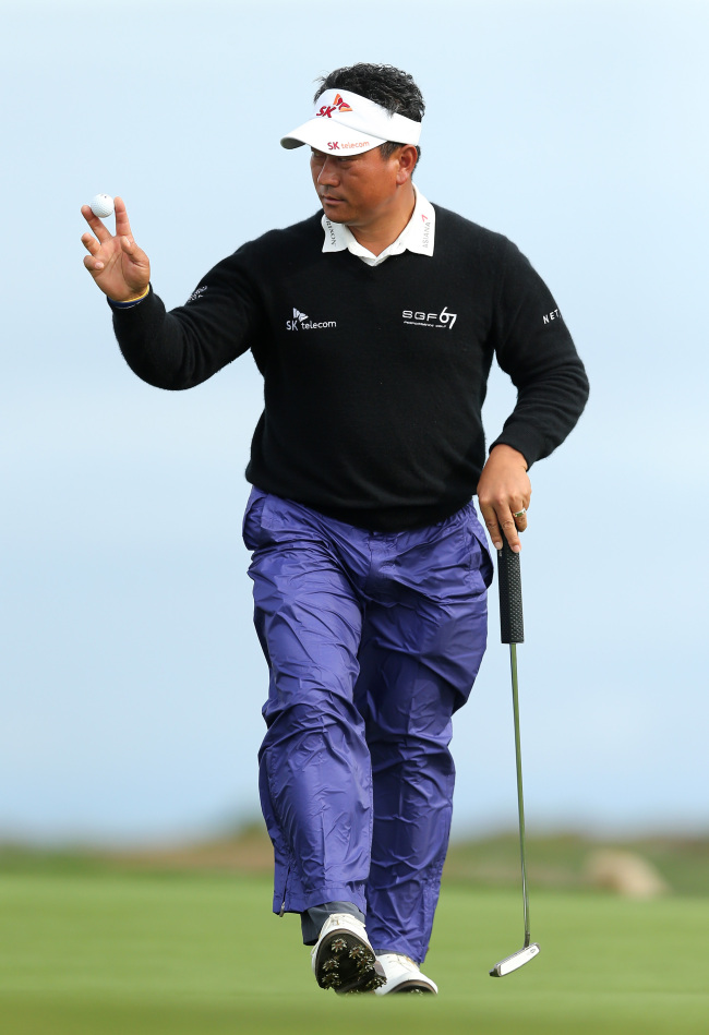 Korea’s Choi Kyung-ju reacts after a putt on the eighth hole at Pebble Beach on Saturday.   AFP-Yonhap