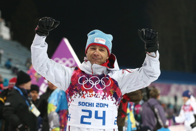 Ole Einar Bjoerndalen of Norway celebrates after winning the gold medal in the men’s 10 km sprint.   ITAR-TASS-Yonhap