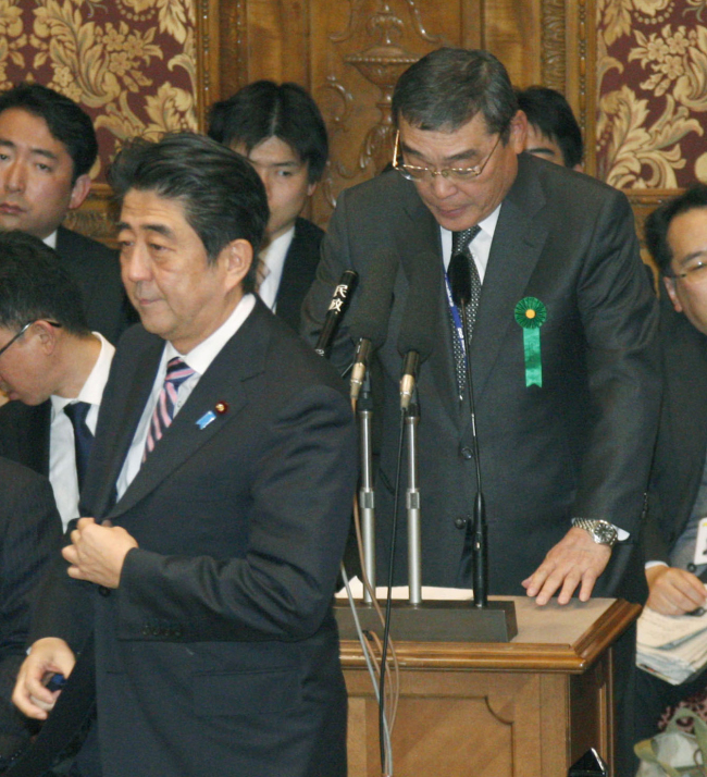 Japan’s Prime Minister Shinzo Abe walks by public broadcaster NHK President Katsuto Momii during a budget committee question-and-answer session at the lower house of Parliament in Tokyo on Feb. 5.   AP-Yonhap