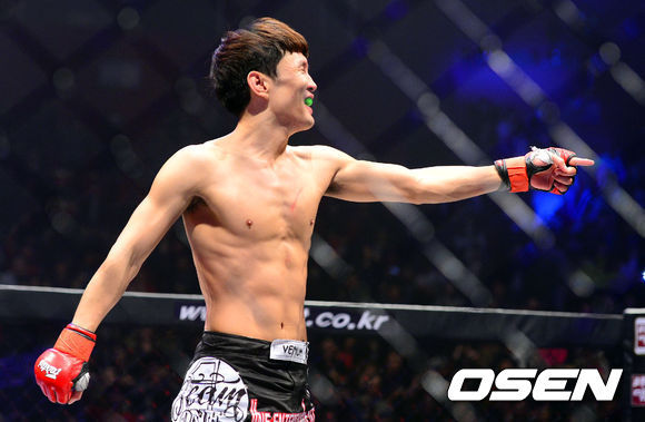 윤형빈(윤성호/개그맨/가수/오버액션)
윤형빈이 격투기 데뷔전에서 TKO 승을 거두며 화제를 모으고 있다.