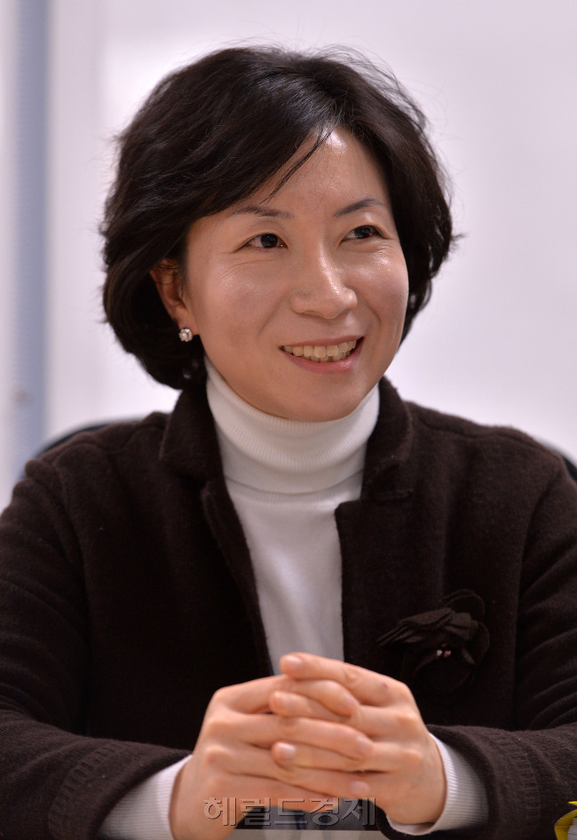 정미선 서울시 수질관리팀장.<br />이상섭 기자. babtong@heraldcorp.com 2014.02.05
정미선 서울시 수질관리팀장.
이상섭 기자. babtong@heraldcorp.com 2014.02.05
정미선 서울시 수질관리팀장.
이상섭 기자. babtong@heraldcorp.com 2014.02.05