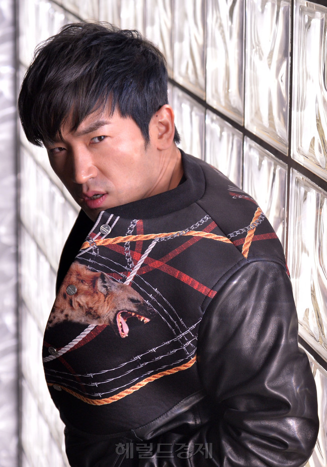 가수 이민우.<br />이상섭 기자. babtong@heraldcorp.com 2014.02.04
가수 이민우.
이상섭 기자. babtong@heraldcorp.com 2014.02.04