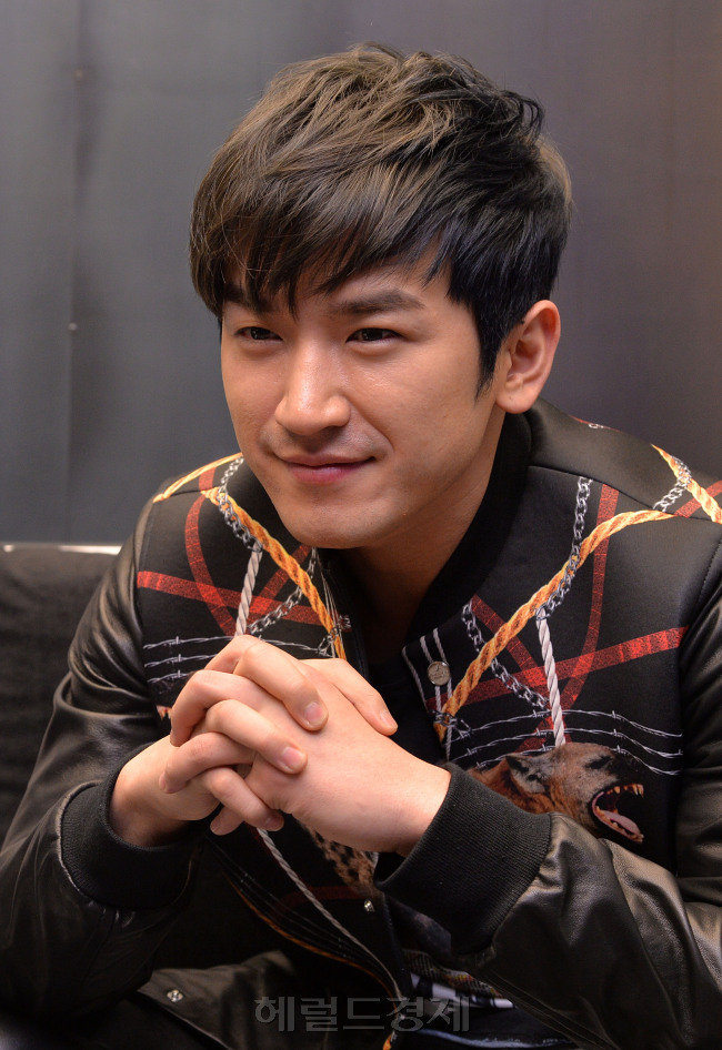 가수 이민우.<br />이상섭 기자. babtong@heraldcorp.com 2014.02.04
가수 이민우.
이상섭 기자. babtong@heraldcorp.com 2014.02.04