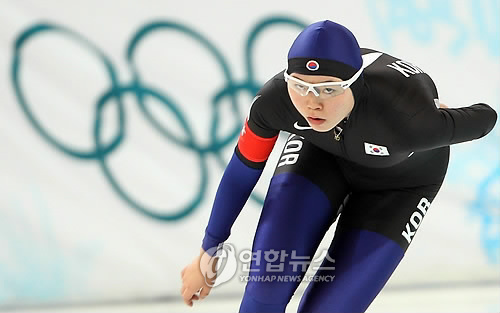 노선영(스케이트선수)
South Korean speed skater Noh Seon-yeong is competing at her third Winter Olympics in Russia this month, but she likely never felt the weight that she is carrying now.