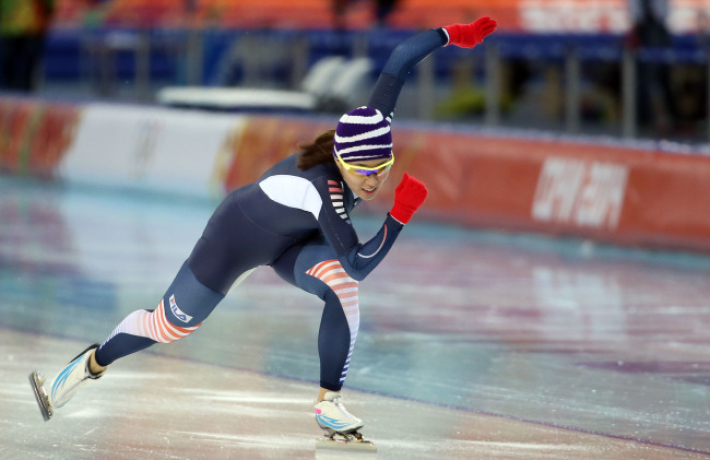 이상화(스케이트선수/서울시청)
Olympic speed skating champion Lee Sang-hwa, who earned South Korea the gold medal in the women’s 500 meters in Vancouver four years ago and currently holds the world record in the event at 36.36 seconds, is set to race toward another golden finish in Sochi on Tuesday.
Korea’s Lee Sang-hwa holds the women’s world record in the 500 meters at 36.36 seconds.   Yonhap