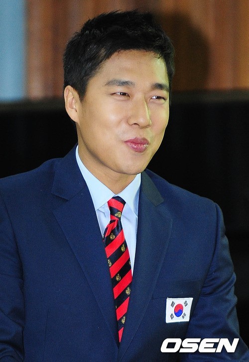 김동성(스케이트코치/전스케이트선수)
2014 소치 동계올림픽 쇼트트랙과 스피드 스케이팅 중계는 김동성과 강호동이 해설위원으로 나선 KBS의 압승이었다.