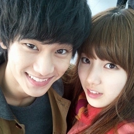 김수현(좌부터/탤런트/영화배우),수지(배수지/가수/미쓰에이)
미쓰에이 수지의 별그대 카메오 출연 소식이 화제다.