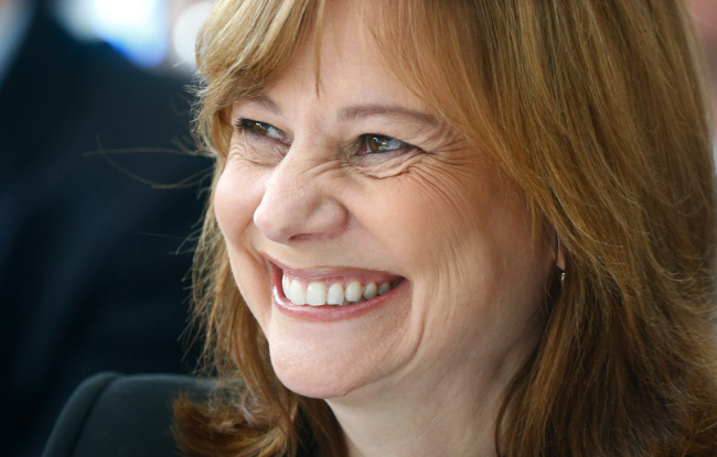 메리바라(MaryBarra/MaryT.Barra/기업인/제너럴모터스수석부사장)
NEW YORK (AFP) ― The new General Motors boss, Mary Barra, will earn a total pay package of $14.4 million this year, 60 percent more than her male predecessor, the automaker said Monday.
GM CEO Mary Barra.   Bloomberg