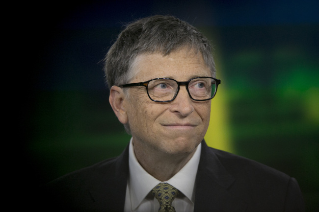 빌게이츠(WilliamH.Gates/기업인/마이크로소프트기술고문)
SAN FRANCISCO (AFP) ― The world’s wealthiest man Bill Gates would still pick up a $100 bill on the street, but he has no tips about how to get by on less than $100,000 a year.
Bill Gates.   Bloomberg
