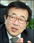 서병수(국회의원/정당인/새누리당국회의원)
부산의 미래 발전을 위해 ‘리서치파크’를 조성하고 ‘글로벌 벤처인큐베이트’를 구축함으로서 인재 육성 및 기술 혁신을 동시에 이끌어 가야한다는 주장이 나와 눈길을 끌고 있다.