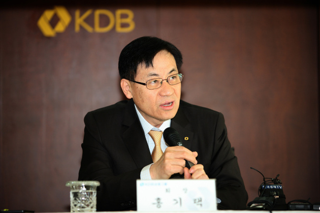 Hong Ky-ttack, chairman of KDB Financial Group, speaks in a press briefing Tuesday.   Korea Development Bank