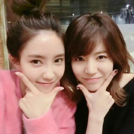 효민(좌부터/박선영/가수/탤런트/티아라/티아라엔포),써니(이순규/가수/소녀시대)
티아라 효민과 소녀시대 써니의 절친 인증샷이 공개됐다.