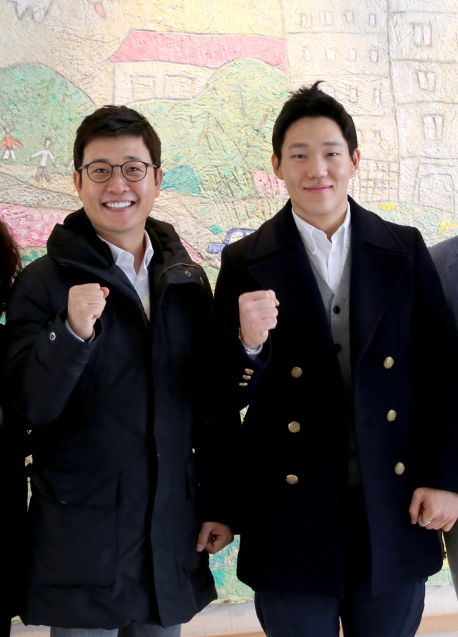 김성주(좌부터/MC/전아나운서),모태범(스케이트선수/대한항공)
돌아온 ‘스포츠중계의 달인’ 김성주의 금메달급 해설에는 이유가 있었다.