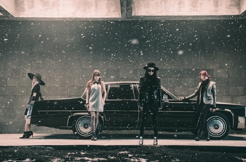 2NE1이 오는 2월 24일 정규 2집앨범을 발표한다.
2010년 9월 공개된 정규 1집 이후 4년여만이다.
YG엔터테인먼트 양현석 대표 프로듀서(이하 양현석 대표)는 13일 0시, YG엔터테인먼트의 공식블로그(www.yg-life.com)를 통해 1년여 만에 FROM YG를 게시하고 이 같은 사실을 알렸다.