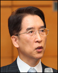 신창재(기업인/교보생명대표이사회장/대산문화재단이사장)
신창재<사진> 교보생명 회장은 “금융업은 사회적 책임이 크고 남다른 윤리의식도 가져야 한다”고 밝혔다.