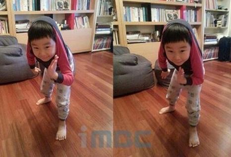 김민율(화제인물)
방송인 김성주의 둘째 아들 김민율이 스케이트 선수로 변신해 누리꾼들의 웃음을 자아냈다.