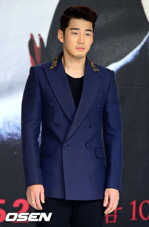 윤계상(영화배우/탤런트)
배우 윤계상이 ‘태양은 가득히’를 통해 역대 전작 중 가장 남자답고 강한 모습으로 시청자와 만난다.