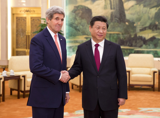 U.S. Secretary of State John Kerry (left) meets with Chinese President Xi Jinping at the Great Hall of the People in Beijing on Friday.   AP-Yonhap