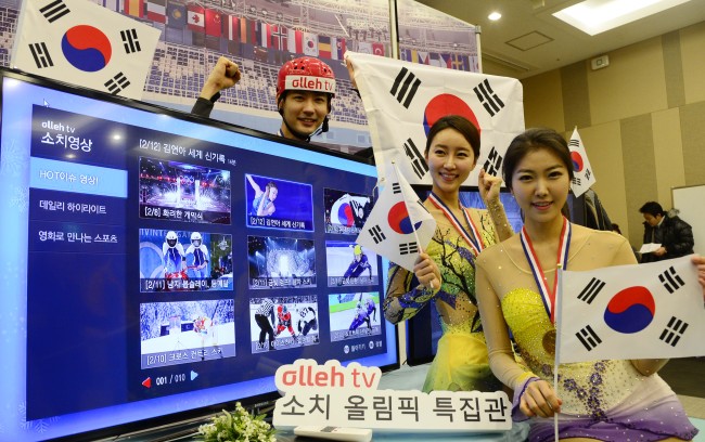 KT의 올레TV가 16일 오전 소치 동계올림픽을 맞아 신개념 올림픽 시청 서비스 '소치 올림픽 특집관'을 선보이고 있다. 이번에 선보이는 서비스는 실시간 경기 중계를 비롯해 주요 경기 하이라이트 영상 및 각종 부가 정보를 한눈에 볼 수 있다. 박해묵 기자/mook@heraldcorp.com
KT의 올레TV가 16일 오전 소치 동계올림픽을 맞아 신개념 올림픽 시청 서비스 '소치 올림픽 특집관'을 선보이고 있다. 이번에 선보이는 서비스는 실시간 경기 중계를 비롯해 주요 경기 하이라이트 영상 및 각종 부가 정보를 한눈에 볼 수 있다. 박해묵 기자/mook@heraldcorp.com