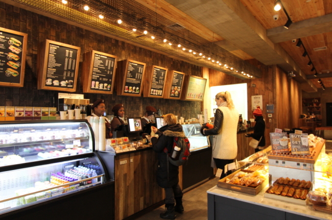 카페베네 (대표이사 김선권, www.caffebene.co.kr)는 지난 12일 미국 뉴욕 맨해튼 14가 유니언스퀘어 인근에 맨해튼 내 첫 번째 가맹점을 오픈했다고 17일 밝혔다.