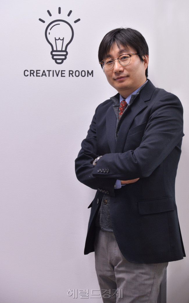 한국인포그래픽 이수동회장 인터뷰.<br />이상섭 기자. babtong@heraldcorp.com 2014.02.06
한국인포그래픽 이수동회장 인터뷰.
이상섭 기자. babtong@heraldcorp.com 2014.02.06