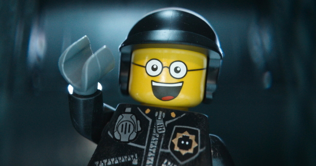 This image released by Warner Bros. Pictures shows the character Bad Cop/Good Cop, voiced by Liam Neeson, in a scene from “The Lego Movie.” (AP-Yonhap)