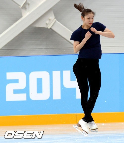 김연아(스케이트선수)
피겨여왕 김연아(24)에게도, 러시아의 떠오르는 샛별 리프니츠카야(16)에게도 엄마는 있다.