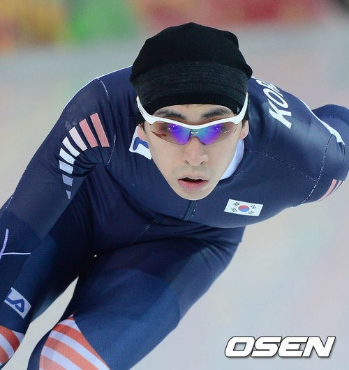 이승훈(스케이트선수)
스피드스케이팅 간판 이승훈(26·대한항공)이 올림픽 1만ｍ 2연패 도전 길목에서 ‘최강자’ 스벤 크라머(네덜란드)를 만났다.