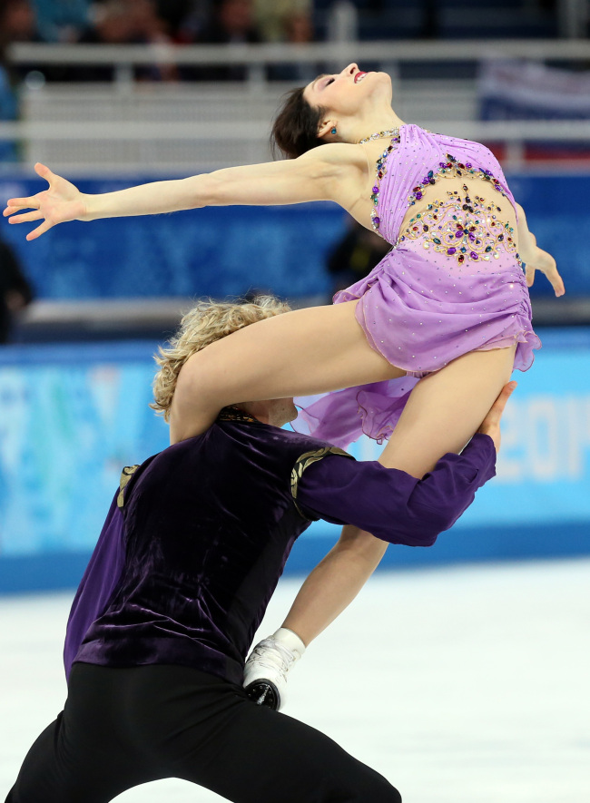 Meryl Davis and Charlie White perform during the ice dance event on Monday.   UPI-Yonhap