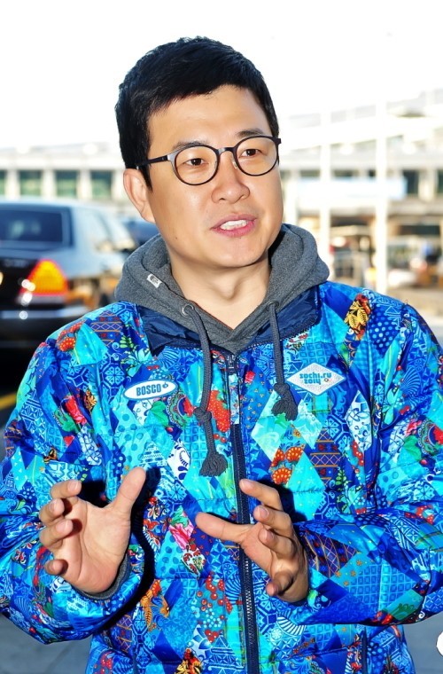 김성주(MC/전아나운서)
방송인 김성주(42)가 소치의 ‘깜짝 스타’로 떠올랐다. 이미 지상파 3사가 60~70여명의 중계인력을 파견한 각사의 자존심 경쟁에서 김성주는 ‘친정’의 캐스터로 복귀해 시청률 1위는 물론 시청자들의 호평 세례를 끌어안은 주인공이 됐다.