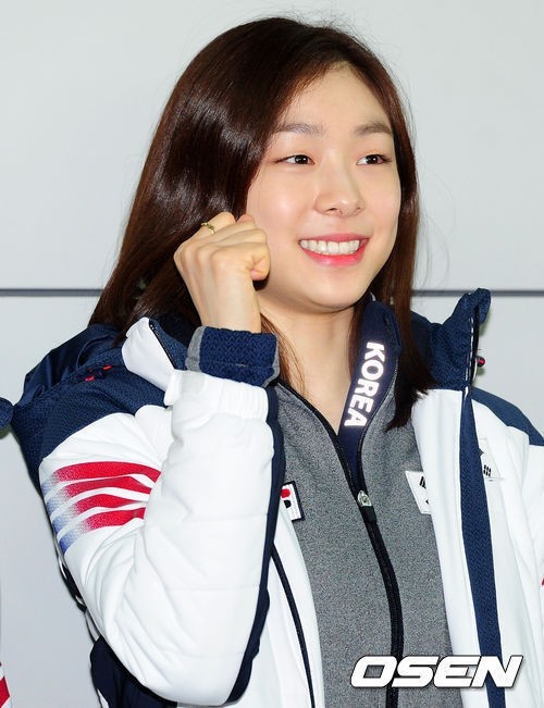 김연아(스케이트선수)
소치 동계 올림픽의 인기와 맞물려 선수가 입고 나온 유니폼의 인기 역시 치솟고 있다. 미국 선수단이 입은 단복은 정가 보다 최고 8배 이상 비싸게 판매됐다.