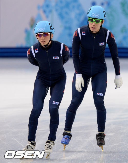 박세영(좌부터/스케이트선수),이한빈(스케이트선수)
남자 1000m, 1500m에서 대한민국 남자 쇼트트랙 선수들은 단 한 개의 메달도 획득하지 못했다.