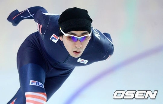 이승훈(스케이트선수)
한국 스피드스케이팅 장거리 간판선수 이승훈(26, 대한항공)이 세계 최강 스벤 크라머(28, 네덜란드)와 같은 조에서 금메달을 놓고 겨루게 됐다.