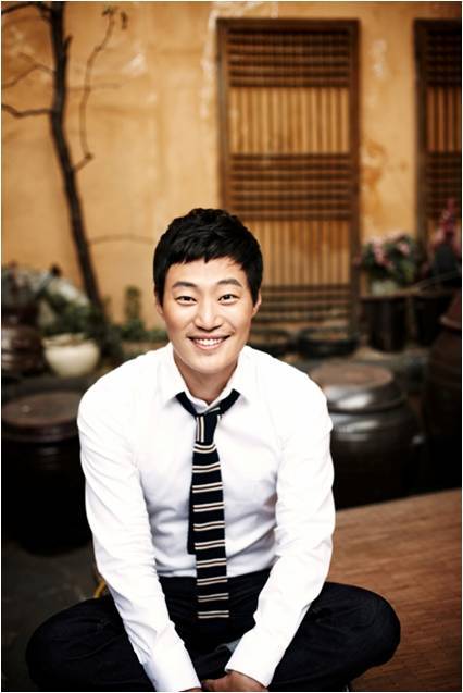 이희준(영화배우/탤런트)
추운 겨울 내내 집에서 TV를 보거나 영화관만 찾았던 관객들을 공연장으로 불러들일 다양한 연극들이 막을 올리고 있다. 특히 신구, 추상미, 조재현, 배종옥, 유인촌, 명계남, 이희준 등 유명 배우들이 대거 연극 무대로 돌아와 관객몰이에 나선다.
