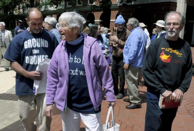 In this May 6, 2013, file photo, anti-nuclear weapons activists (from left) Michael Walli, Sister Megan Rice and Greg Boertje-Obed arrive for their trial in Knoxville, Tennessee.   AP-Yonhap