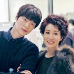 안재현(좌부터/탤런트/모델/에스팀),나영희(탤런트/영화배우)
‘별에서 온 그대’ 나영희와 안재현이 다정한 인증샷을 공개했다.