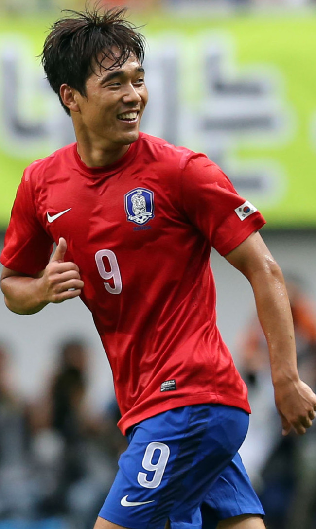 박주영(축구선수/아스날FC포워드)
Much-maligned striker Park Chu-young is back on the national team for an upcoming World Cup tune-up match against Greece.
Park Chu-young   Yonhap
