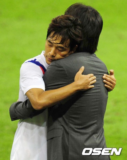 박주영(축구선수/아스날FC포워드)
홍명보 축구 대표팀 감독이 결국 박주영(왓포드) 카드를 뽑아들었다. 지난해 7월 홍명보호 출범 이후 7개월 만에 첫 발탁이다. 여전히 벤치 논란에서 자유롭지 못하지만 브라질월드컵 가능성은 매우 높아진 셈이다.