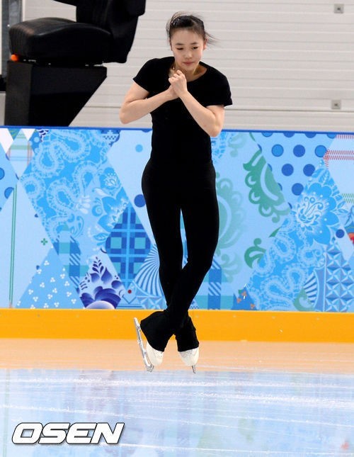 박소연(스케이트선수)
‘김연아 키즈’ 박소연(17·신목고)은 20일(한국시간) 러시아 소치의 아이스버그 스케이팅 팰리스에서 열린 2014 소치 동계올림픽 여자 싱글 쇼트프로그램에서 1조 2번째로 나와 49.14점을 받았다.