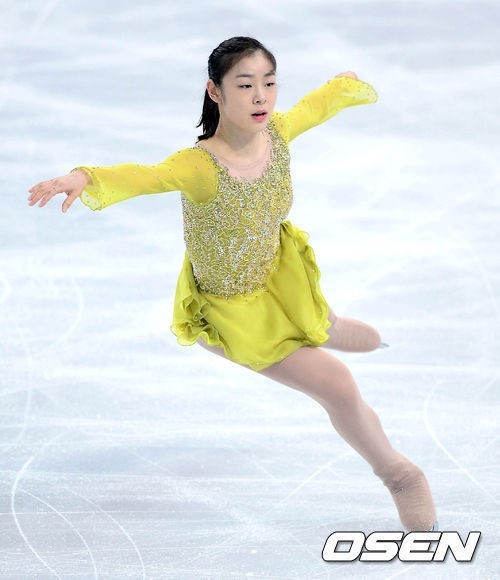 김연아(스케이트선수)
‘74.92점’을 받은 김연아(24)가 20일(한국시간) 러시아 소치의 아이스버그 스케이팅 팰리스에서 열린 2014 소치 동계올림픽 여자 싱글 쇼트프로그램에서 3조 5번째로 나와 연기를 마친 뒤 가진 인터뷰에서 “오늘 다리가 움직이지 않아 점프를 제대로 못할 것이라고 걱정했다”고 말했다.