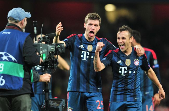 Bayern’s Rafinha (right) and Thomas Mueller celebrate their victory.
AFP-Yonhap