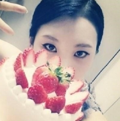 선미(이선미/가수)
가수 선미의 딸기 케이크 인증샷이 공개돼 화제다.