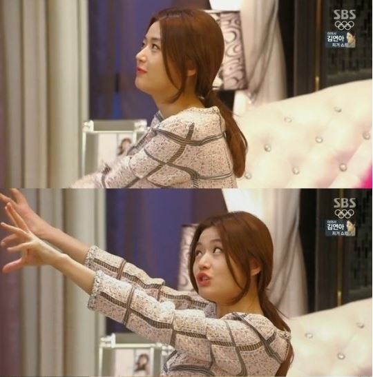 전지현(왕지현/영화배우)
배우 전지현이 ‘개그콘서트’ 속 오나미 유행어를 패러디해 웃음을 자아냈다.