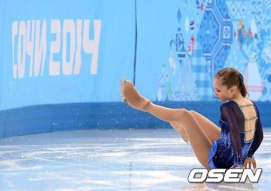 율리아리프니츠카야(YuliaLipnitskaya/스케이트선수)
김연아에 대해 “B급”이라고 평하며 강력한 도전자로 꼽혔던 율리아 리프니츠카야(러시아)가 쇼트 프로그램 경기 도중 넘어져 5위에 머물러 체면을 구겼다.
