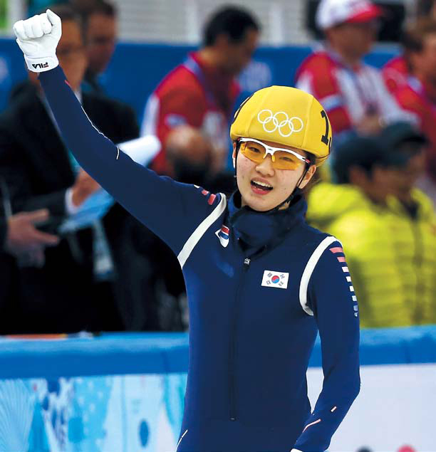 심석희(스케이트선수)
여자 3000m 계주에서 압도적인 아웃코스 추월로 한국 쇼트트랙에 첫 금메달을 안긴 ‘차세대 퀸’ 심석희(17ㆍ세화여고)가 여왕의 대관식을 준비한다. 바로 자신의 주종목인 1000m에서다.