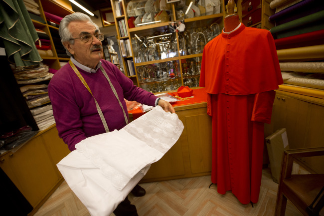 Image Raniero Mancinelli image beautiful - Pope Francis' simple style influences cardinal fashion - The Korea ...