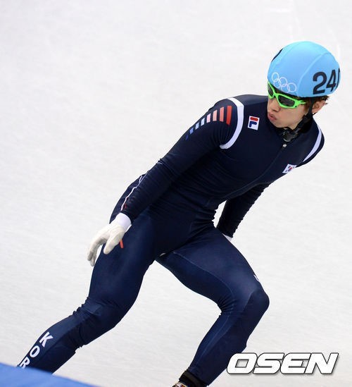 이한빈(스케이트선수)
이한빈(26·성남시청)은 22일(한국시간) 러시아 소치 아이스버그 스케이팅 팰리스에서 열리는 남자 500m 8강전에 진출, 4조 위로 4강전에 진출했다.