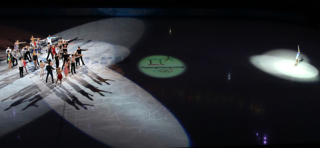 The PyeongChang Winter Games emblem is seen during the figure skating gala show in Sochi on Saturday.   Yonhap