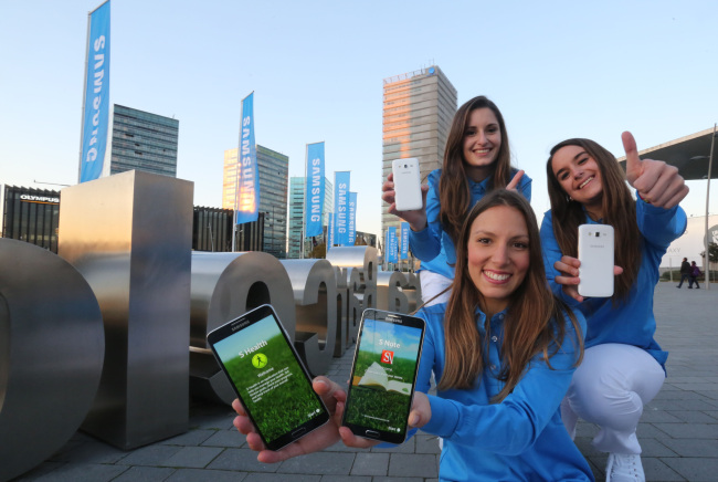 Samsung Electronics will unveil its LTE-enabled mid-range smartphones with wider screens at the Mobile World Congress 2014.   Samsung Electronics