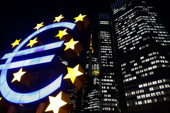 An illuminated euro sign sculpture stands outside the headquarters of the European Central Bank in Frankfurt, Germany.   Bloomberg